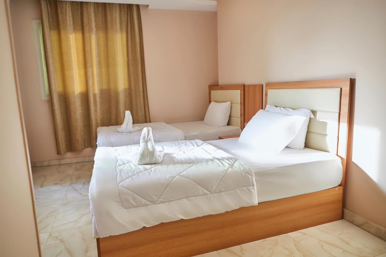Kafret el-Gabal Grand Pyramid View Hotel מראה חיצוני תמונה