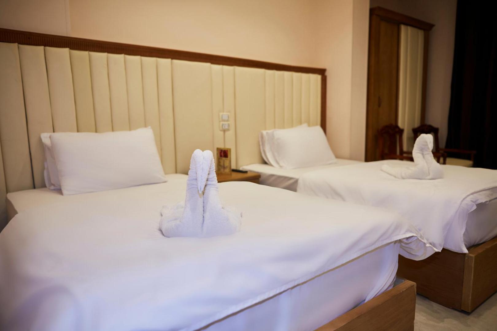 Kafret el-Gabal Grand Pyramid View Hotel מראה חיצוני תמונה