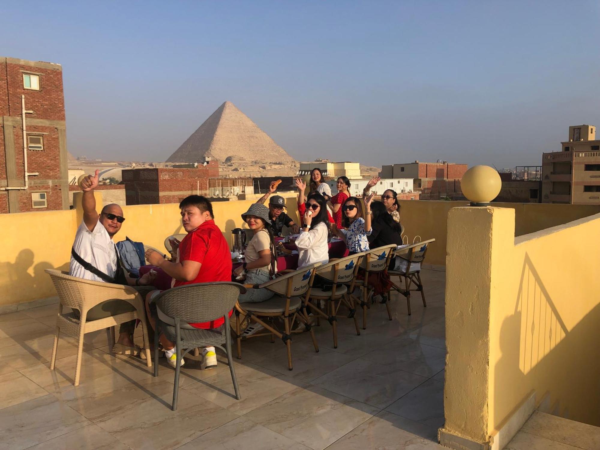 Kafret el-Gabal Grand Pyramid View Hotel מראה חיצוני תמונה
