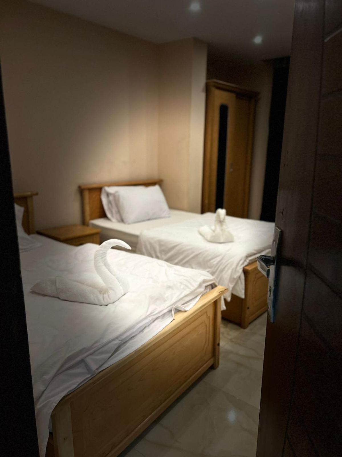 Kafret el-Gabal Grand Pyramid View Hotel מראה חיצוני תמונה
