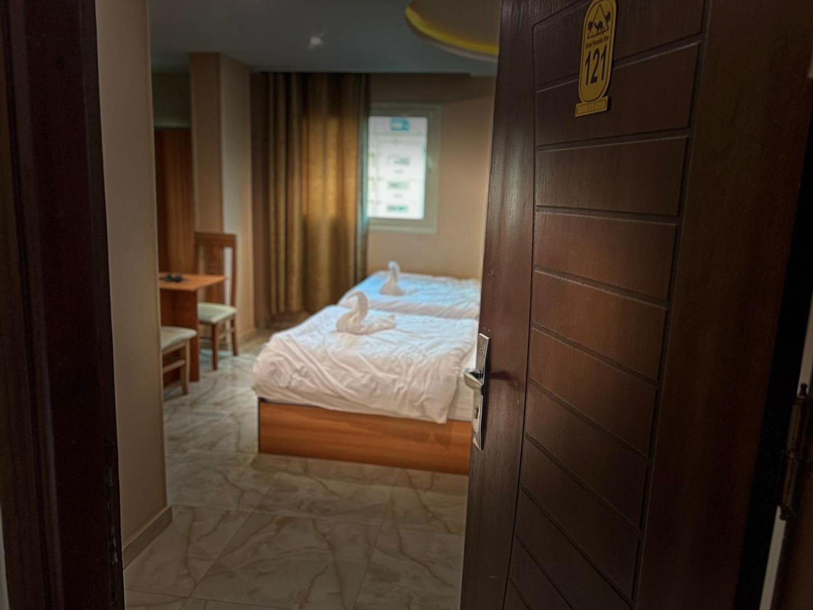Kafret el-Gabal Grand Pyramid View Hotel מראה חיצוני תמונה
