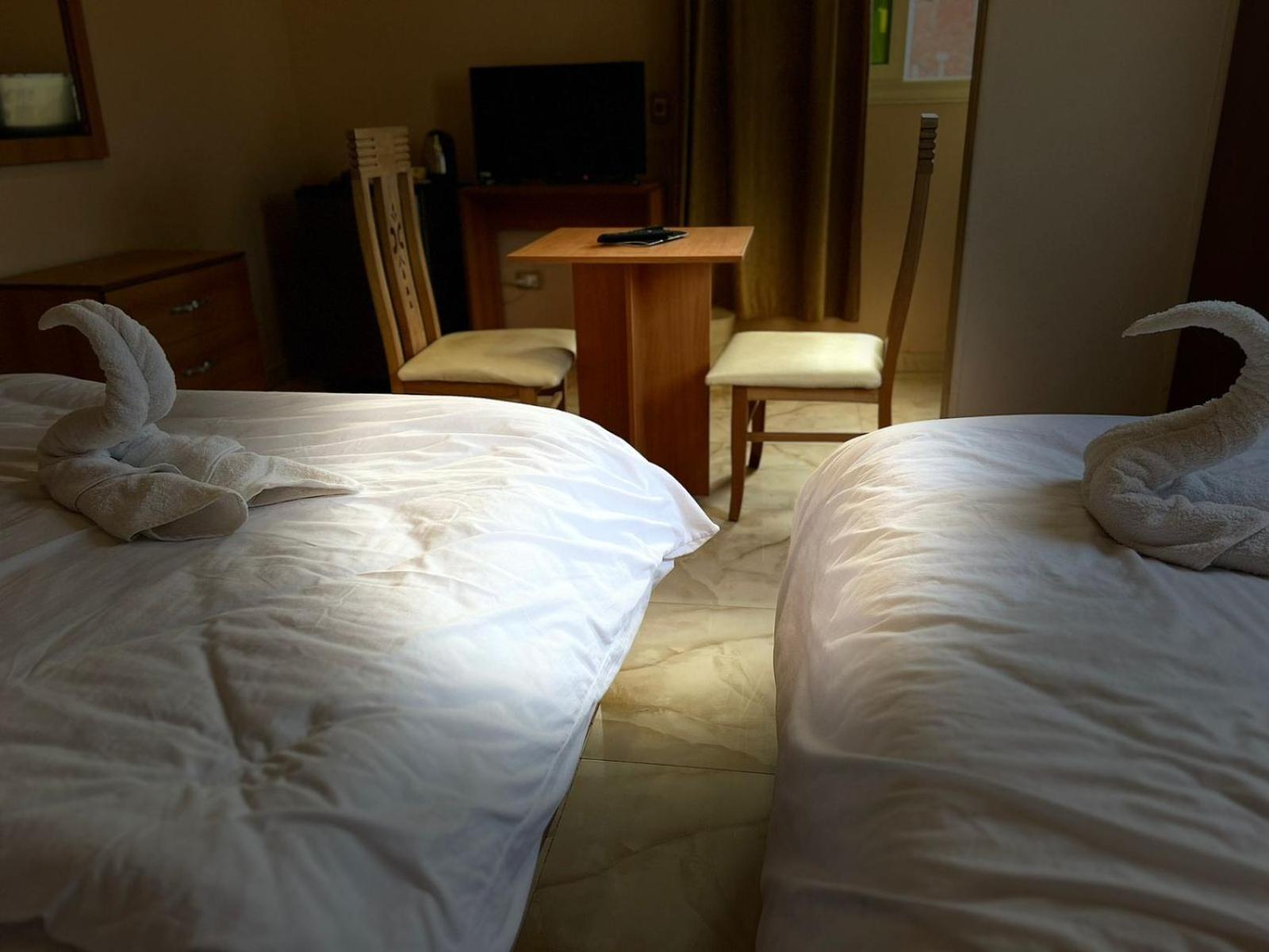 Kafret el-Gabal Grand Pyramid View Hotel מראה חיצוני תמונה