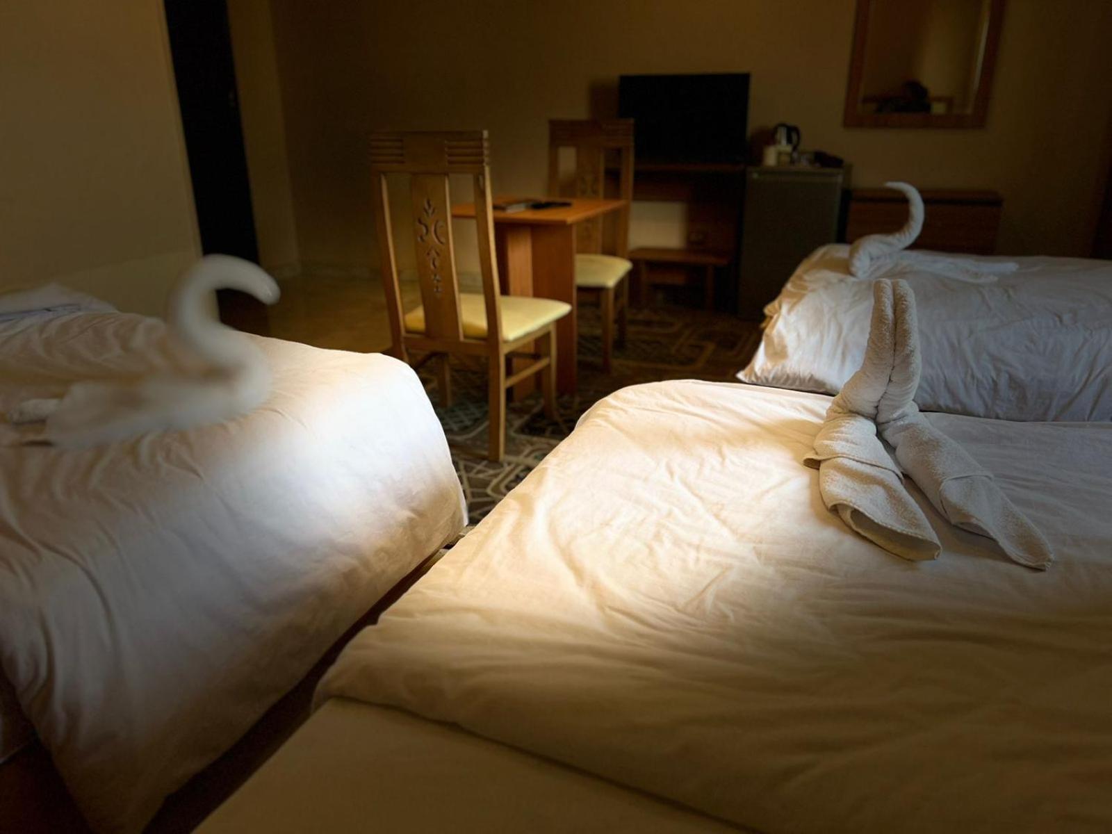 Kafret el-Gabal Grand Pyramid View Hotel מראה חיצוני תמונה