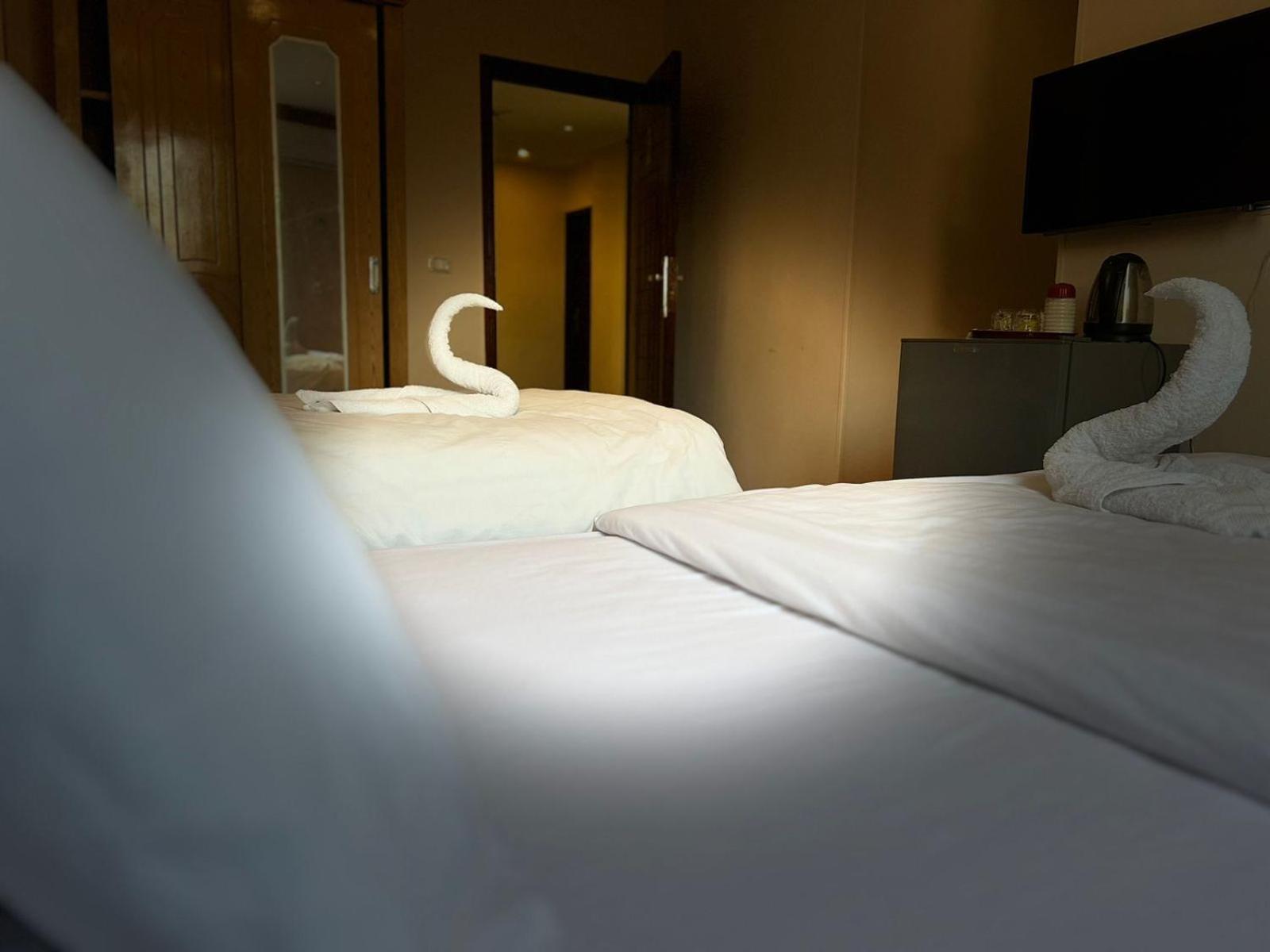 Kafret el-Gabal Grand Pyramid View Hotel מראה חיצוני תמונה