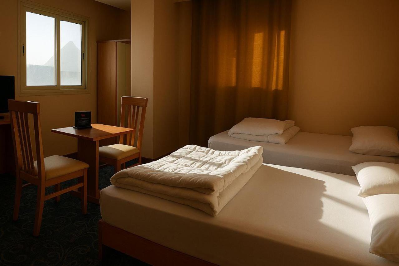 Kafret el-Gabal Grand Pyramid View Hotel מראה חיצוני תמונה