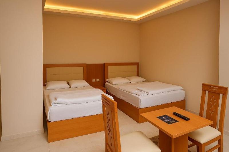 Kafret el-Gabal Grand Pyramid View Hotel מראה חיצוני תמונה